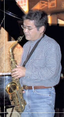 ����@����